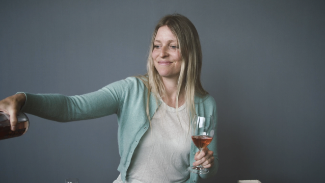 Boire Vrai avec Aurélia Filion qui déguste l'Espectacular (vin orange!) du projet Les Vins Pirouettes (Christian Binner).