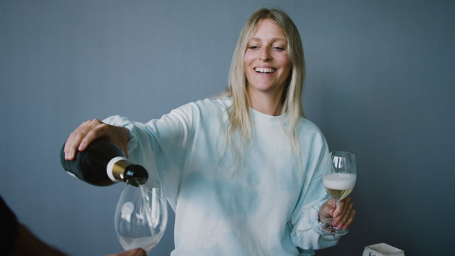 Boire vrai avec Aurélia Filion qui déguste un champagne de vignerons, les Vignes de Montgueux de Manu Lassaigne!